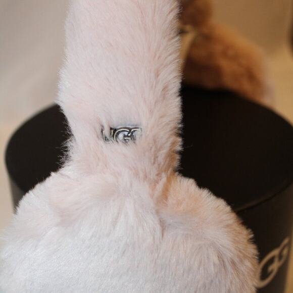 NIB‎ UGG WOMEN\'S GIRLS PINK SHEARLING EAR MUFFS